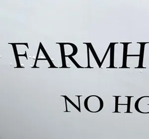 Example of problem of bubbles on a painted sign