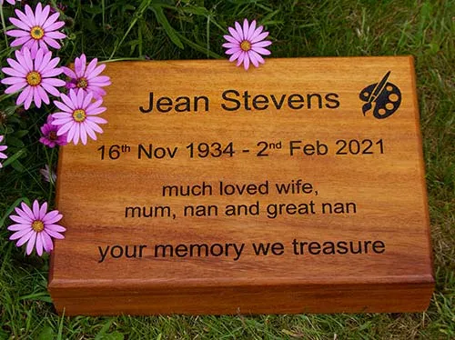 Wooden Lawn Memorial