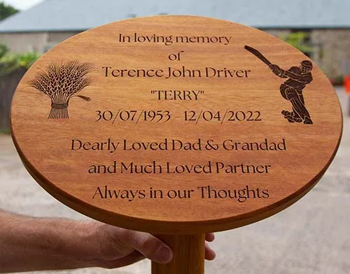 This has been fitted with dowels so is suitable for a natural burial ground. Oval Memorial Plaque on Post