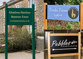 A large range of entrance signs including painted signs, natural wood, aluminium and ladder signs.