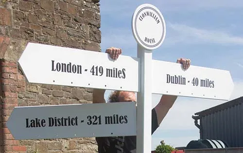 Finger Post Direcional Signs