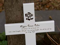 Wooden cross painted white and laser engraved. Wooden cross painted white and laser engraved.